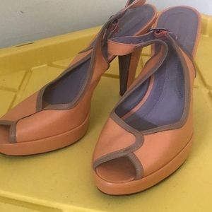 BCBGMAXAZRIA PEACH & Brown Heels